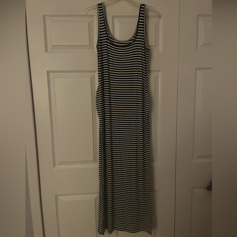 Old Navy maternity size small black and white striped maxi dress.